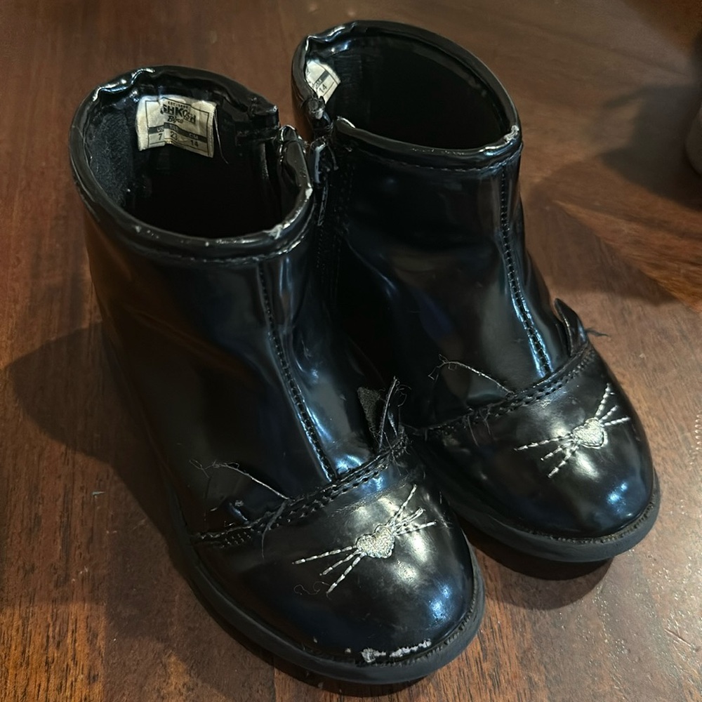 OshKosh little girl black Cat bootie